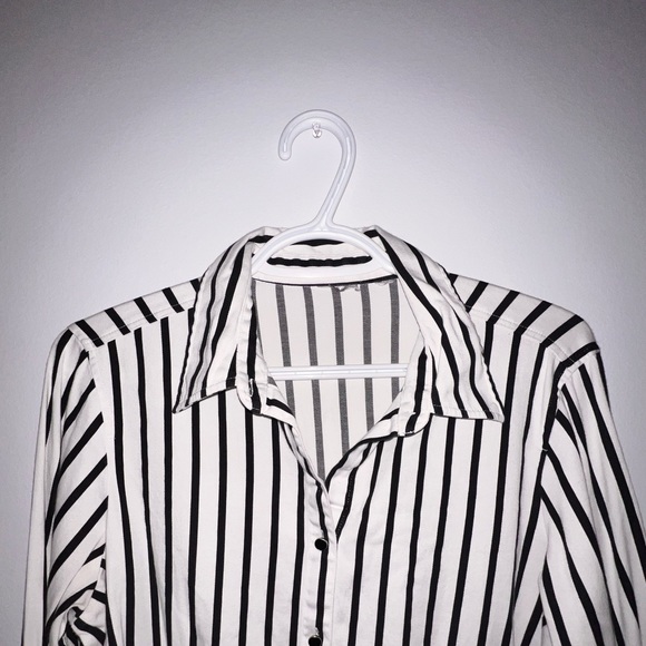 Black and white striped blouse - Size S - Picture 4 of 7